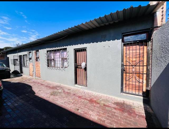 7 BEDROOM HOUSE FOR SALE IN REGENTS PARK